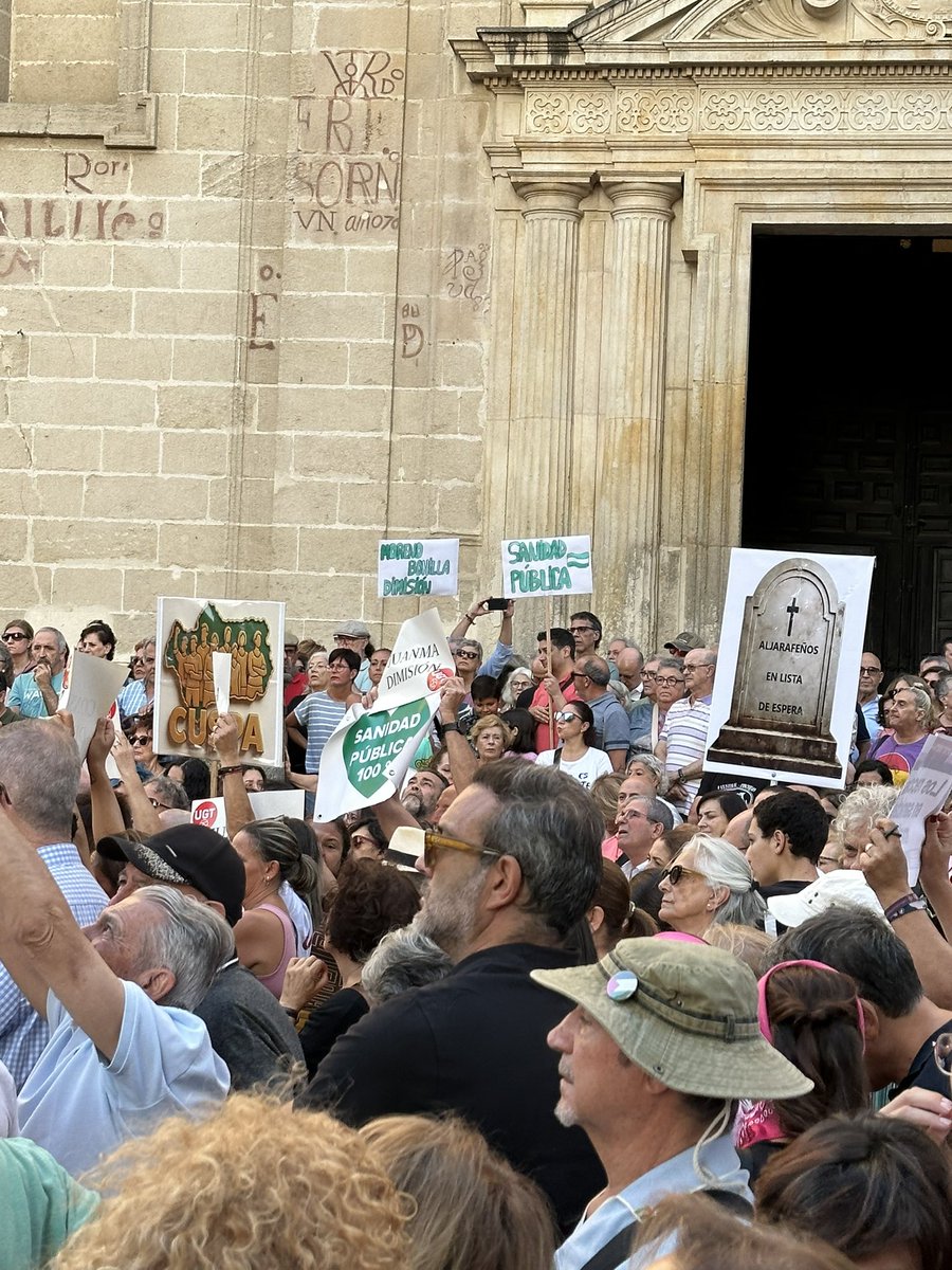 Rabia e impotencia. 

En la concentración de Sevilla por el escándalo de los cribados de cáncer de mama, se pide a gritos la dimisión de Moreno Bonilla y de la Consejera Rocío Hernández.

Con la salud de las mujeres no se juega