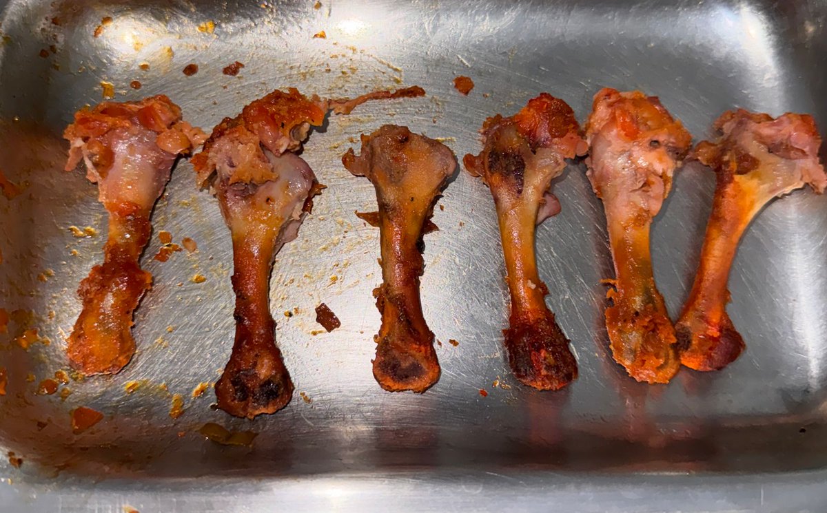 Pyaricetamol5's tweet image. Before: Chicken lollipops
 After: Evidence of a crime scene..