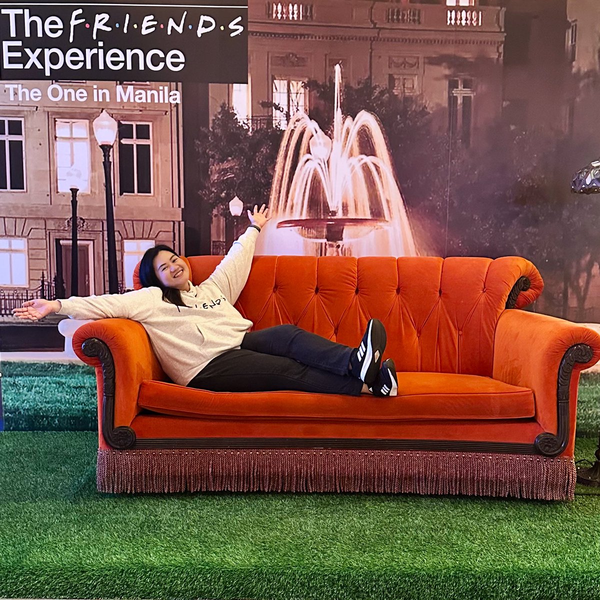 elvssszzz's tweet photo. The most beautiful discovery true friends make is that they can grow separately without growing apart. 🫶🏻 - Phoebe Buffay

Thank you for this F.R.I.E.N.D.S. Experience, achie @tius_day 🥰

#TheFriendsExperience
#TheOneInManila https://t.co/77VugBxSww