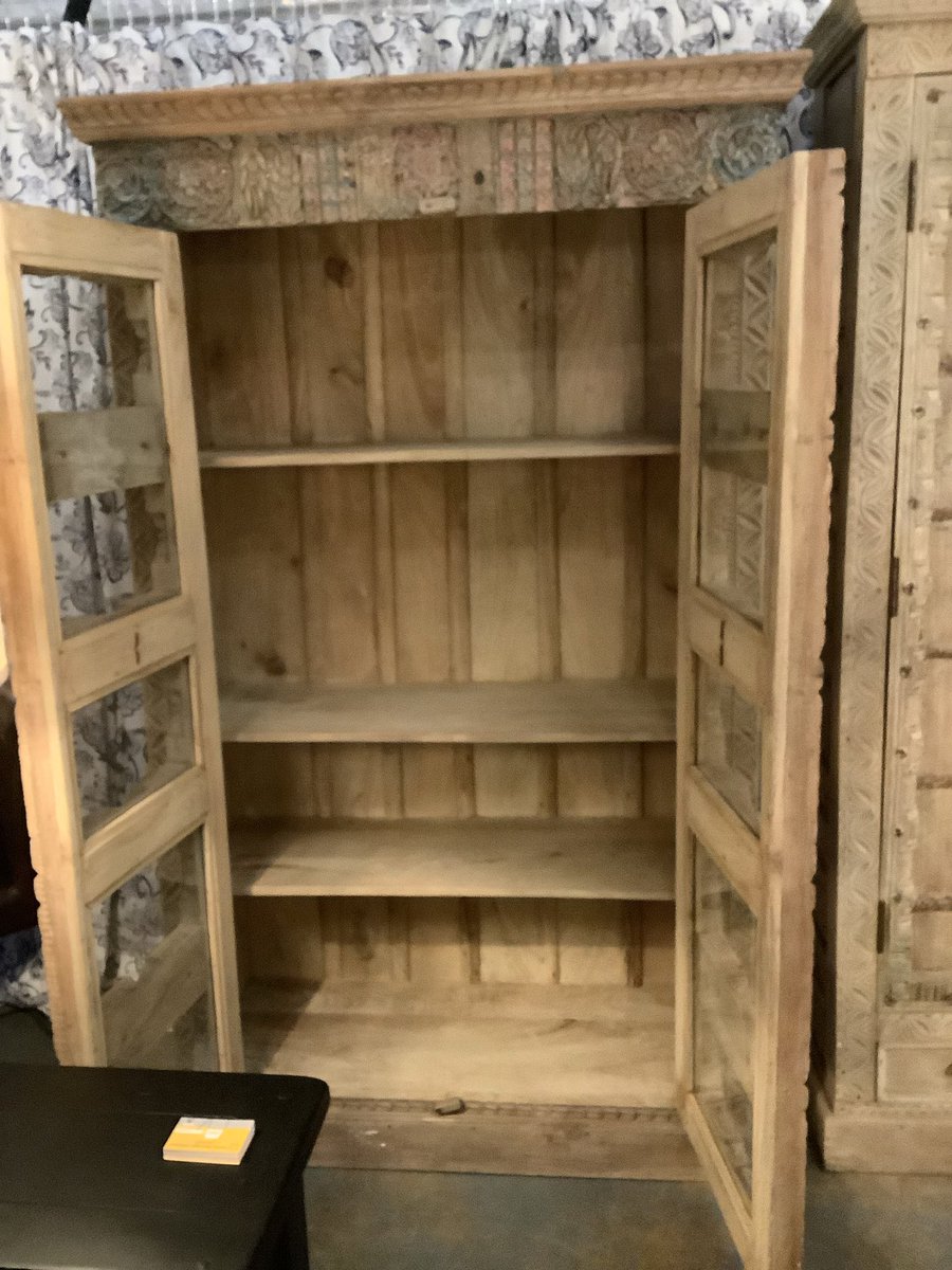 ScrtMsgs's tweet photo. Large Hand Carved Teak Indian Cabinet
by Skilled Artisands from Teak Wood &amp; Metal Detailing.
Wooden &amp; Glass Door.4 Shelves
Extremely Heavy Bespoke Solid item. 
Height 198cm, Width 120cm, Depth 51cm
https://t.co/h93YNNwDRz https://t.co/BS2XWij9Ue