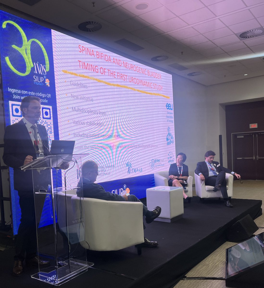 siupurol's tweet photo. @radmayr , leading expert in spina bifida & neurogenic bladder, at #SIUPOCongress:
@CAU_URO @ESPUorg
💡Early first urodynamic study
💡Tailored ongoing management
💡Monitoring continence & secondary complications
💡Serial lateral VUD follow-up for optimal outcomes https://t.co/eABqY1Im01