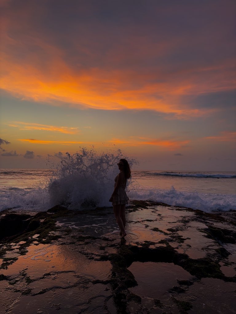 suzie jolie tweet media