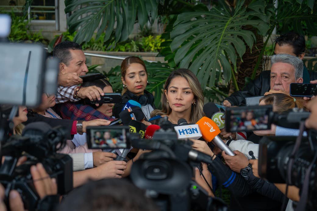 ¡Hoy en conversación con periodistas!
“La corrupción de la anterior administración traspasó las fronteras de Medellín y llegó al Área Metropolitana” <a href="/PalacioPaula/">Paula Palacio Salazar</a>