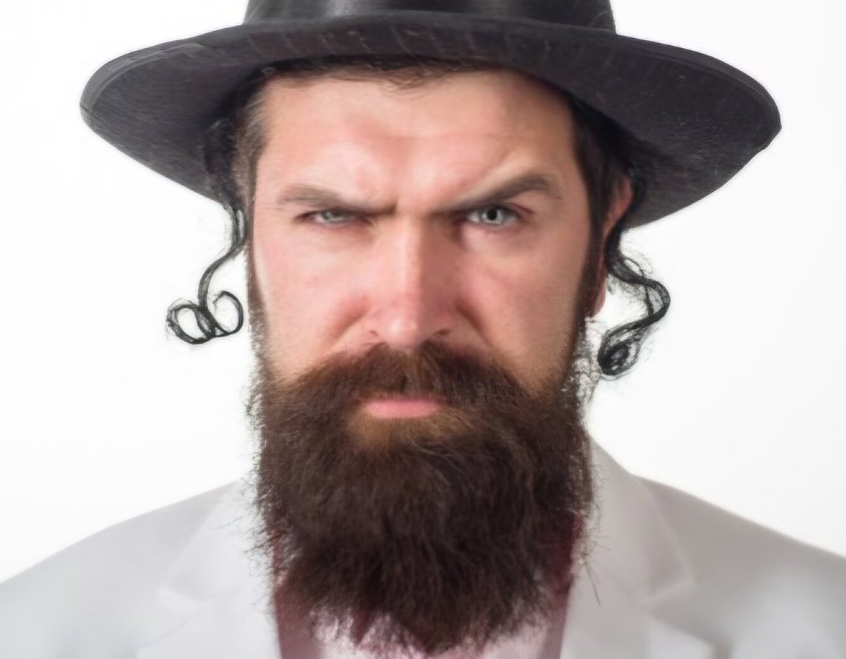 SolidaryMoon's tweet photo. @Aurelien_117 Il est quoi lui ? Il pense à quoi en tant que barbu 🤔 https://t.co/xHSPvUkD0v