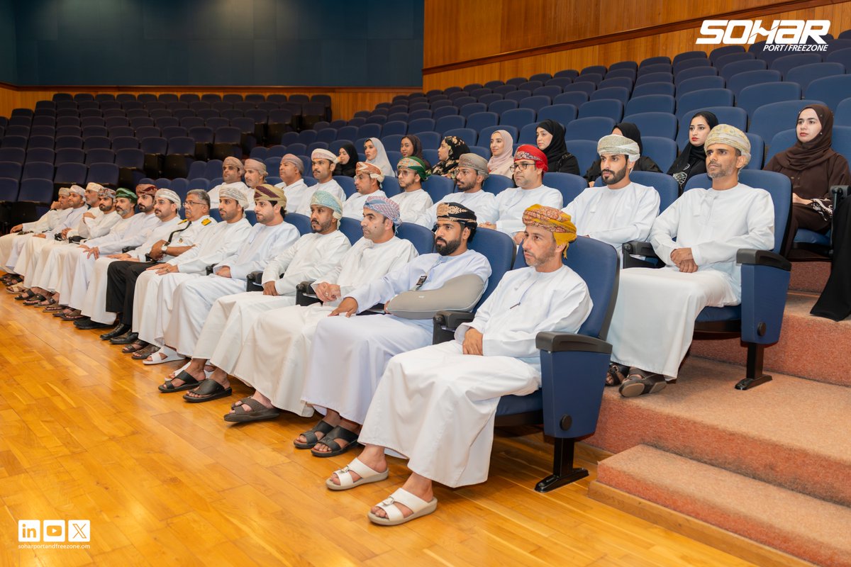 في اليوم الرابع من #برنامج_إدارة_الموانئ في نسخته الثانية، زار المشاركون شركة أوكيو للتعرف على نموذج الطاقة المتكامل في ميناء صحار، إضافة إلى شركة مجيس للخدمات الصناعية التي تلعب دورًا رئيسيًا في تقديم الخدمات الأساسية للقطاع الصناعي، كما تضمنت الفعاليات جولة ميدانية على المرافق
