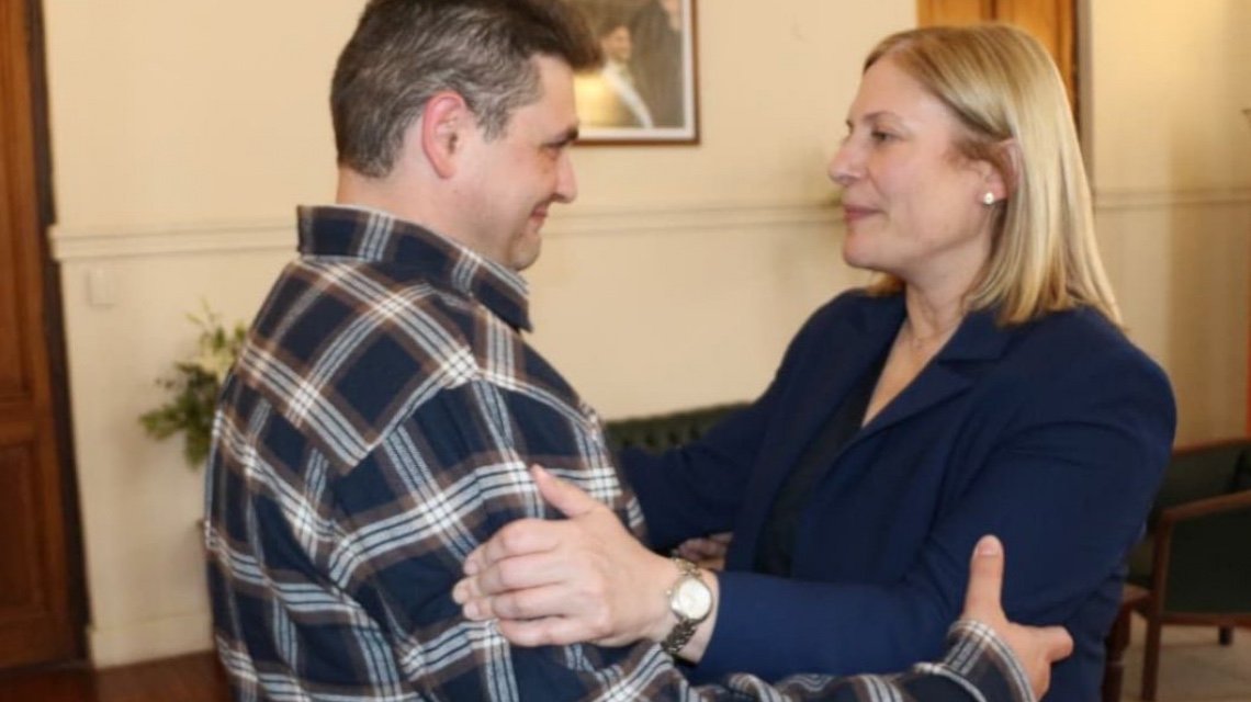 La absolución de Luciano Nocelli confirma lo que siempre dijimos: en Santa Fe respetamos y respaldamos a los policías que cumplen con su deber.

Es una buena noticia para toda la fuerza y un mensaje claro: nunca más un agente debe pasar por lo que él vivió por proteger a los