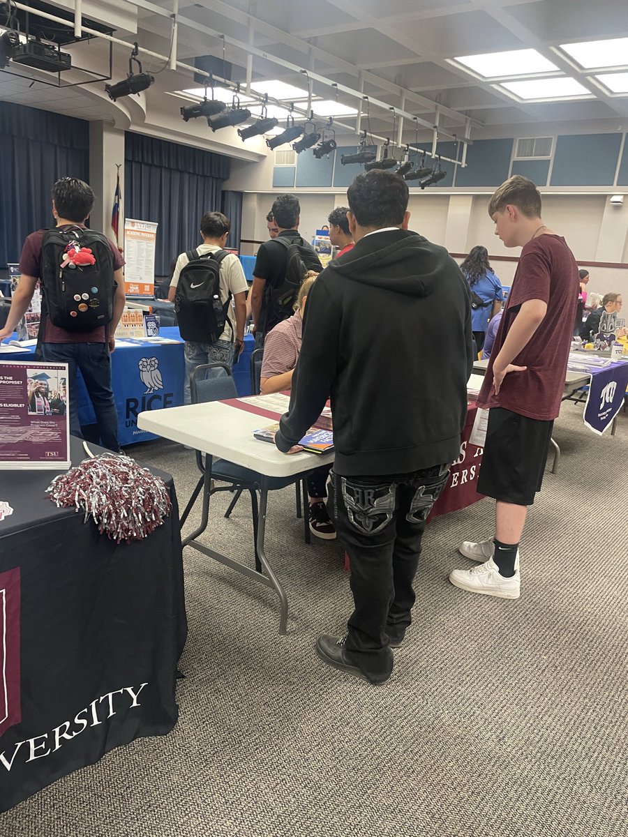 endeavoreagles's tweet image. So excited to expose our Dual Credit English 4 students to San Jacinto College North Campus today. We toured the entire campus and joined in on their college fair as well! @ChannelviewISD #CollegeStudent #dualcredit