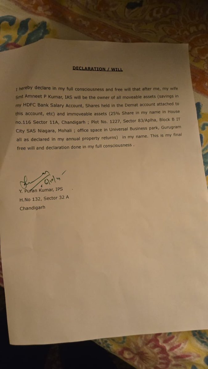 NaveenJaihind's tweet photo. ias ips गैंगवार शुरू 

ips आत्महत्या मामला 

सुसाइड नोट 🧐😳🤔

कुछ नोट है 🧐 https://t.co/J1TINrY0KD