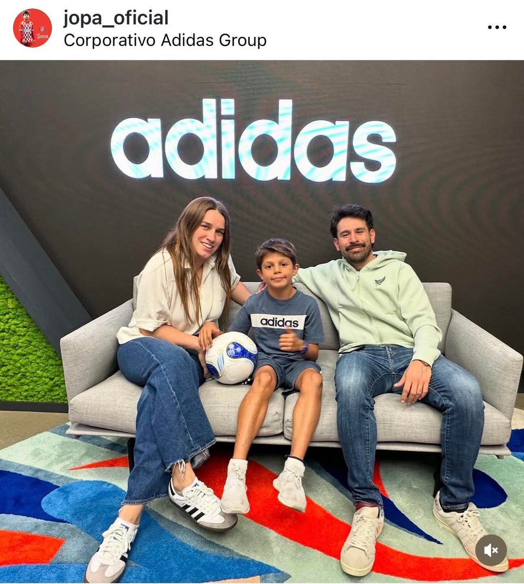 adictosala_p's tweet photo. *JOPA, la joven promesa mexicana que fichó el Girona FC y está conquistando el fútbol español*

Entre miles de niños que sueñan con llegar lejos en el fútbol, José Pablo González, mejor conocido como JOPA, está escribiendo una historia que inspira. Con 10 años, este potosino forma parte de la cantera del Girona FC en España, club de Primera División que pertenece al City Football Group, el mismo holding del Manchester City.

Entrar a las fuerzas básicas de un equipo profesional europeo es un logro reservado para pocos, y JOPA no solo lo consiguió, sino que hoy destaca como uno de los jugadores más importantes de su categoría.

Antes de su aventura internacional, JOPA jugó en Felinos FC de San Luis Potosí, donde fue campeón de goleo en la Copa Chivas con 23 anotaciones. Ya en España, ha marcado más de 100 goles en dos temporadas, gracias a su velocidad eléctrica, regate desequilibrante y capacidad goleadora fuera de serie.

Su talento ha llamado la atención de clubes internacionales, agentes y representantes, consolidándolo como uno de los proyectos más prometedores del fútbol mexicano a nivel global. Además, JOPA está firmado por Adidas, la icónica marca deportiva que respalda a las futuras estrellas del fútbol mundial.

“Lo que más impacta de JOPA no es solo su capacidad para anotar, sino su humildad, disciplina y amor por el juego”, destacan desde su entorno.

JOPA representa el sueño de ver a un futbolista mexicano brillar en Europa desde temprana edad, con pasos firmes, visión global y corazón potosino.

🔴 Recientemente renovó con el Girona FC para la temporada 2025-2026, consolidando su crecimiento en el fútbol europeo.
