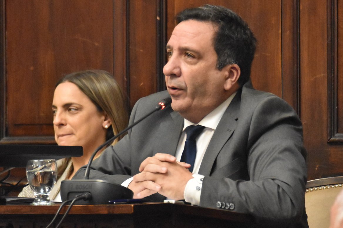 #MiércolesDeSesión
Impulsan modificaciones a la Ley de Seguridad Vial sobre el requerimiento del comprobante de pago del seguro automotor obligatorio y a cambios de domicilio

Iniciativas acumuladas de Gustavo Cairo (LLA) y Mauro Giambastiani (MxM)

Nota
hcdmza.gob.ar/site/noticias/…