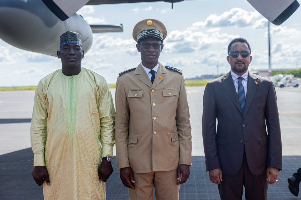 𝐕𝐢𝐬𝐢𝐭𝐞 𝐨𝐟𝐟𝐢𝐜𝐢𝐞𝐥𝐥𝐞 𝐝𝐮 𝐆𝐞́𝐧𝐞́𝐫𝐚𝐥 𝐀𝐛𝐝𝐨𝐮𝐫𝐚𝐡𝐚𝐦𝐚𝐧𝐞 𝐓𝐈𝐀𝐍𝐈 𝐚̀ 𝐁𝐚𝐦𝐚𝐤𝐨!

J’ai pris part à la cérémonie d’accueil de Son Excellence le Général Abdourahamane TIANI, Président de la Republique du Niger, arrivé à Bamako ce mardi 30 septembre