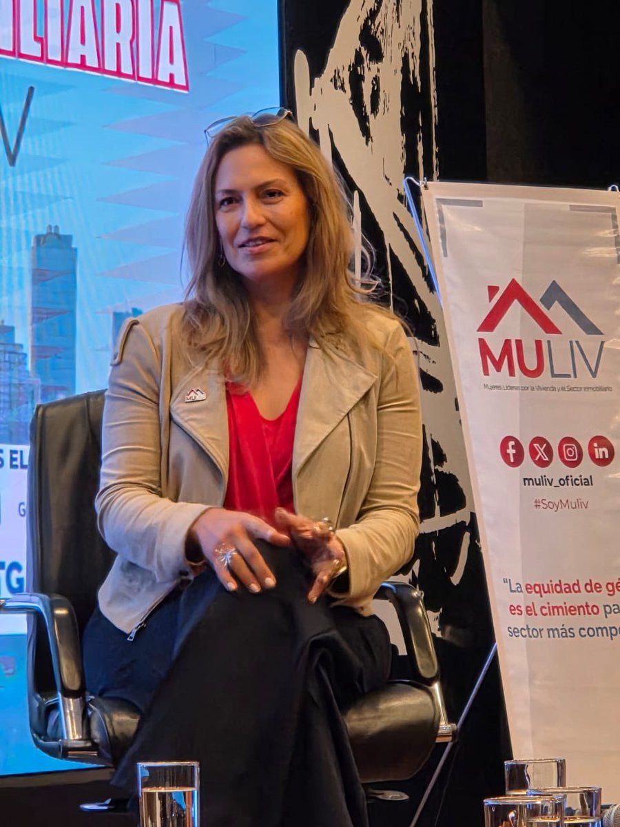 muliv_oficial's tweet photo. “La simplificación de tramites nos hará eficientes los procesos, implementar normas más estrictas para poder contribuir y ayudar a la población”, @marcelaheiz, de @CMIC_CDMX 

#CumbreInmobiliaria #Muliv 
💻 En vivo 👉 https://t.co/CrP3XZPJsO https://t.co/pdOu4CNKcS