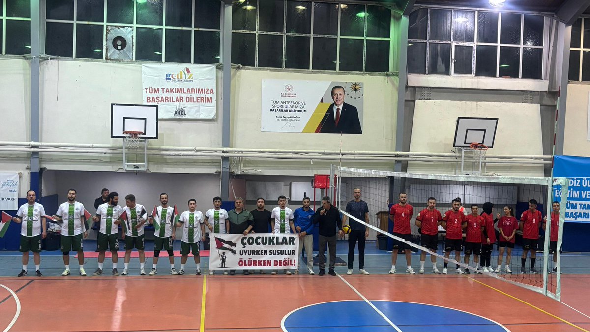 Gediz İlçe Spor Müdürlüğü Cumhuriyet Kupası Voleybol Turnuvası’nda 3.gün maçlarıyla devran ediyor 🕊️🇵🇸

Sahada mücadele, yüreğimizde Filistin!
Unutmadık, unutmayacağız. 🏐🇵🇸