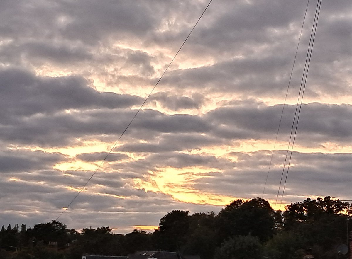 Similar to yesterday's sunset only much darker clouds. 😊
8th October 25