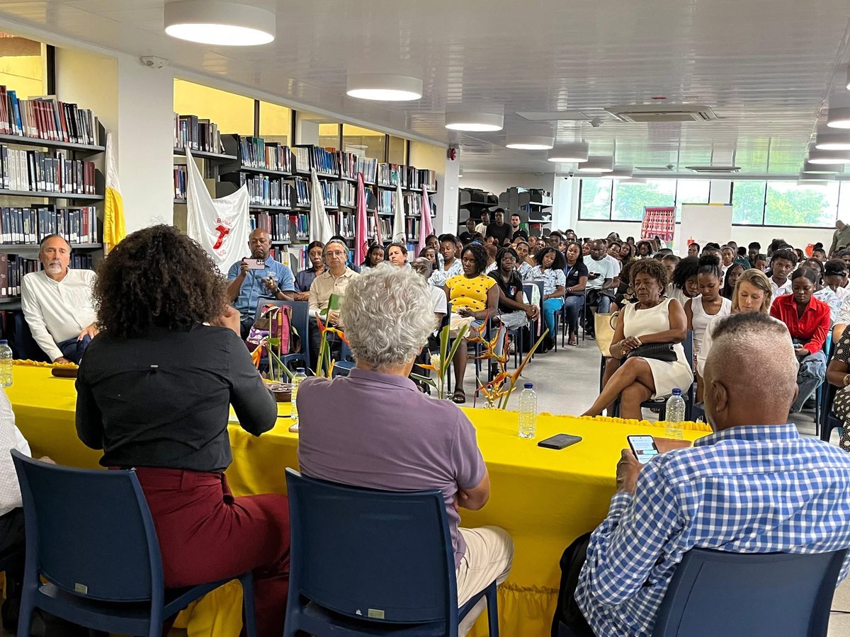 veeduriachoco's tweet photo. Señor @DCoronell la Comunidad Universitaria de la Universidad Tecnológica del Chocó, respalda las medidas adoptadas por el Ministerio de Educación, muestra de ello es que, los procesos académicos, de investigación y extensión, se desarrollan con total normalidad https://t.co/BW3Z3vrglt