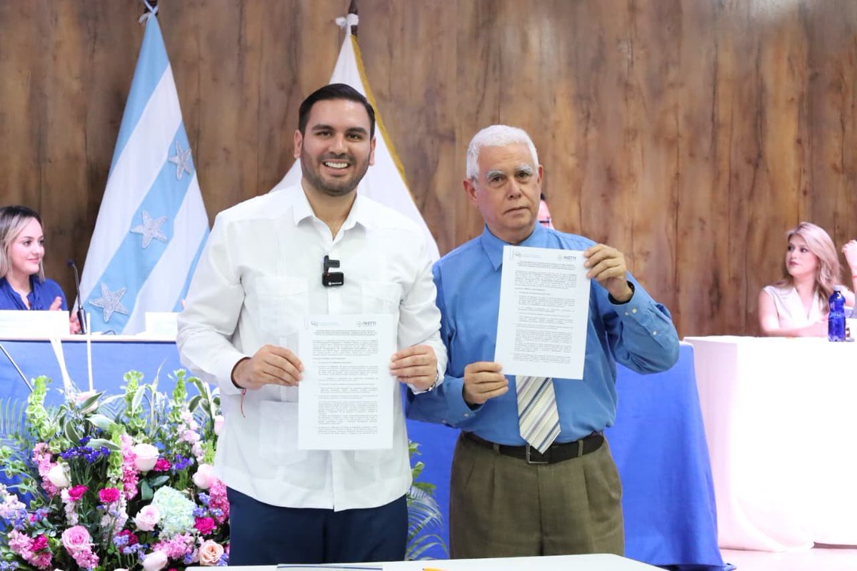 CpccsEc's tweet photo. @uees_ec @UnivEcotec Firma del Convenio de Cooperación con el Instituto Tecnológico Superior de Tecnologías Inteligentes @instti2023. https://t.co/5PbpA1Ibrk