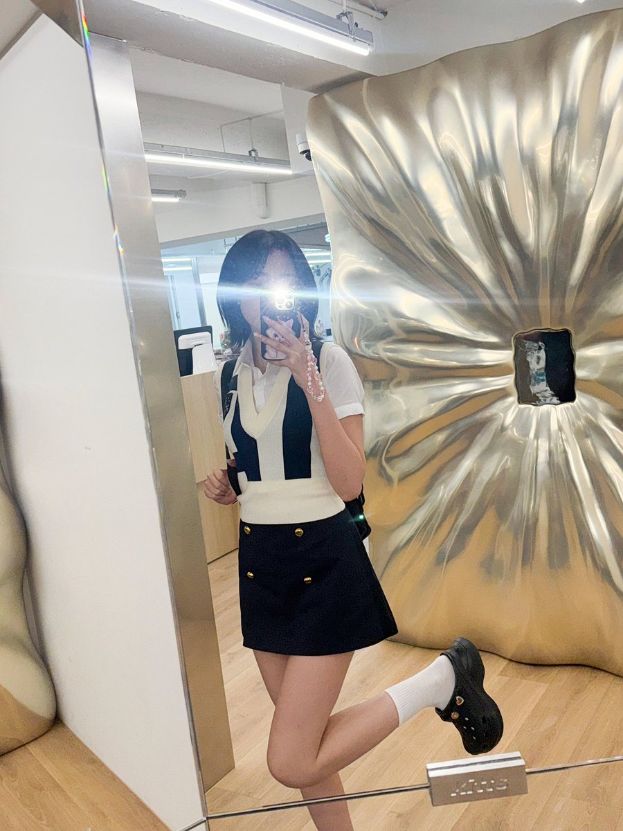 jayoonw's tweet photo. Guess who’s back in the office? That’s right—𝖨͟𝗇͟𝗍͟𝖾͟𝗋͟𝗇͟!𝖸͟𝗈͟𝗈͟𝗇 reporting for duty in 𝗢𝗳𝗳𝗶𝗰𝗲 𝗪𝗼𝗿𝗸𝗲𝗿𝘀 𝗦𝗲𝗮𝘀𝗼𝗻 𝟮! Get ready for more chaos, coffee runs, and questionable office antics! 💼 https://t.co/WUgZ1rSH8B