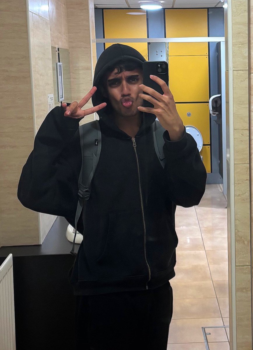 kissy face wit a piece sign