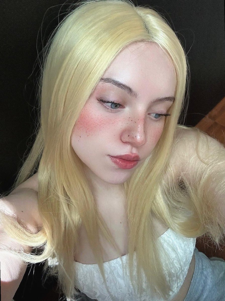 Mollyy Clark ✨ tweet media