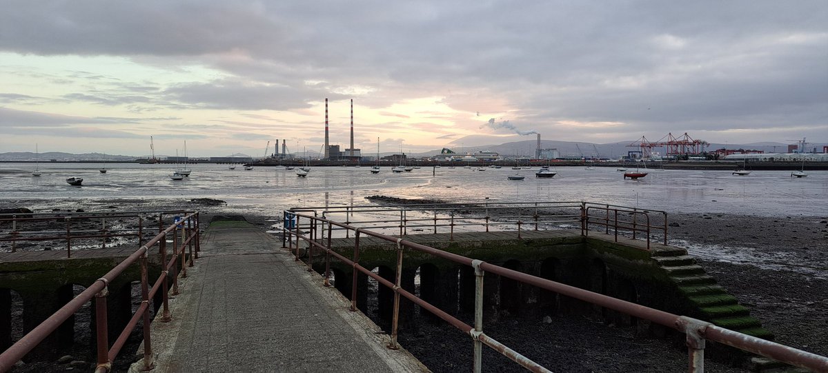The slipway of a Wednesday evening...
#Clontarf #DublinBayArea