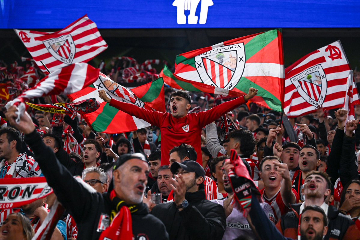 Athletic Club (@athleticclub) on Twitter photo ❤️ Nuestra gente. 
🔴⚪️ 𝗔𝘁𝗵𝗹𝗲𝘁𝗶𝗰𝘇𝗮𝗹𝗲𝘀 
#UniqueInTheWorld #AthleticClub 🦁 ❤️ Nuestra gente. 
🔴⚪️ 𝗔𝘁𝗵𝗹𝗲𝘁𝗶𝗰𝘇𝗮𝗹𝗲𝘀 
#UniqueInTheWorld #AthleticClub 🦁