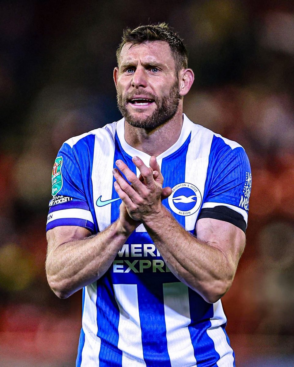 AjibacrownH's tweet image. 🚨⚽📈 | NEW: James Milner is closing in..

With 643 Premier League appearances, he’s just 10 games away from equalling Gareth Barry’s all-time record of 653. 

He’s also the only active player in the Premier League with 500+ appearances.

#Milner #PremierLeague #JamesMilner