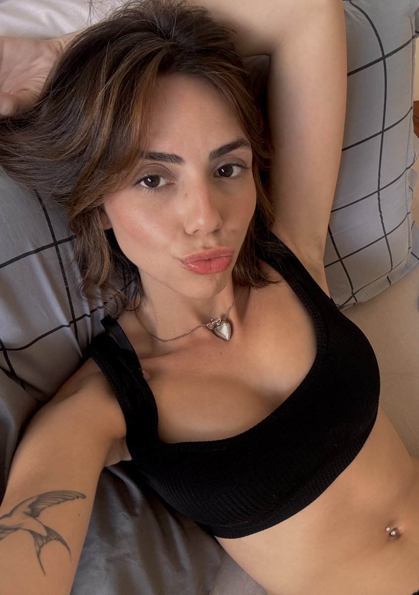 MIKAYLAAlive_'s tweet photo. Want a sizzling and irresistible rendezvous? I'm ready and waiting... My page is FREE, come on! 😏 https://t.co/NiB4NXOC5f