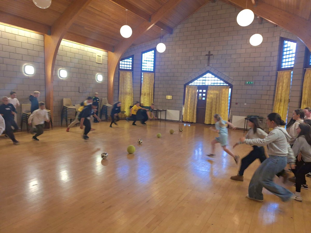 💫 Lovely to see so many of our P6 and P7 pupils at the Diocesan Cluster Youth Evening! 🙏😊 A fantastic start to this new series of events — full of faith, friendship and fun! 🍕🎲🙌 #Article14
 <a href="/rcdgyouth/">Diocese of Galloway Youth</a> <a href="/StPatricksTroon/">St Patrick's PS Troon</a> <a href="/StNinians_PS/">St Ninian's PS</a> <a href="/StCuthbertsPr/">St. Cuthbert's Pr</a> <a href="/sacred_heartps/">Sacred Heart Primary</a>