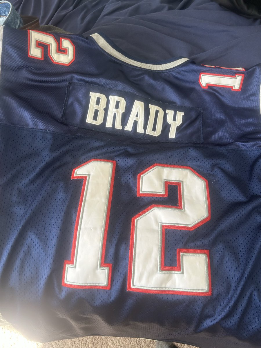 tiptoejoe33's tweet image. #tmlt to prove my fandom here is an AUTHENTIC pats jersey from your time in NE where i grew up watching you and cheering every step of the way. Any chance I can get you to sign this for me? @TomBrady