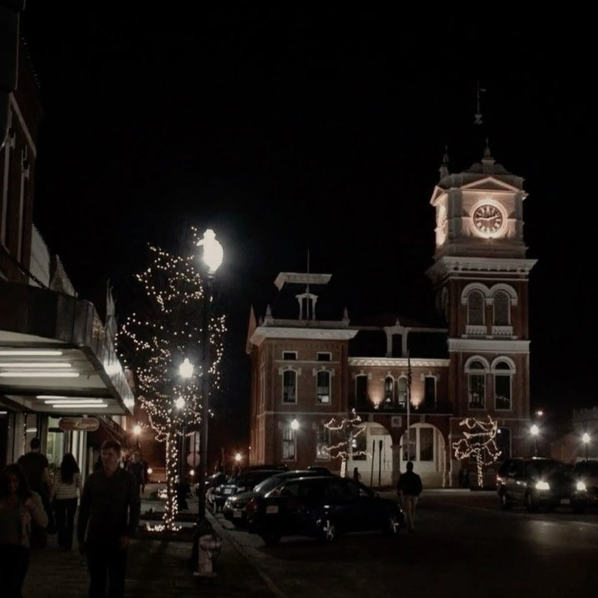 fall is the perfect time for a rewatch of the vampire diaries