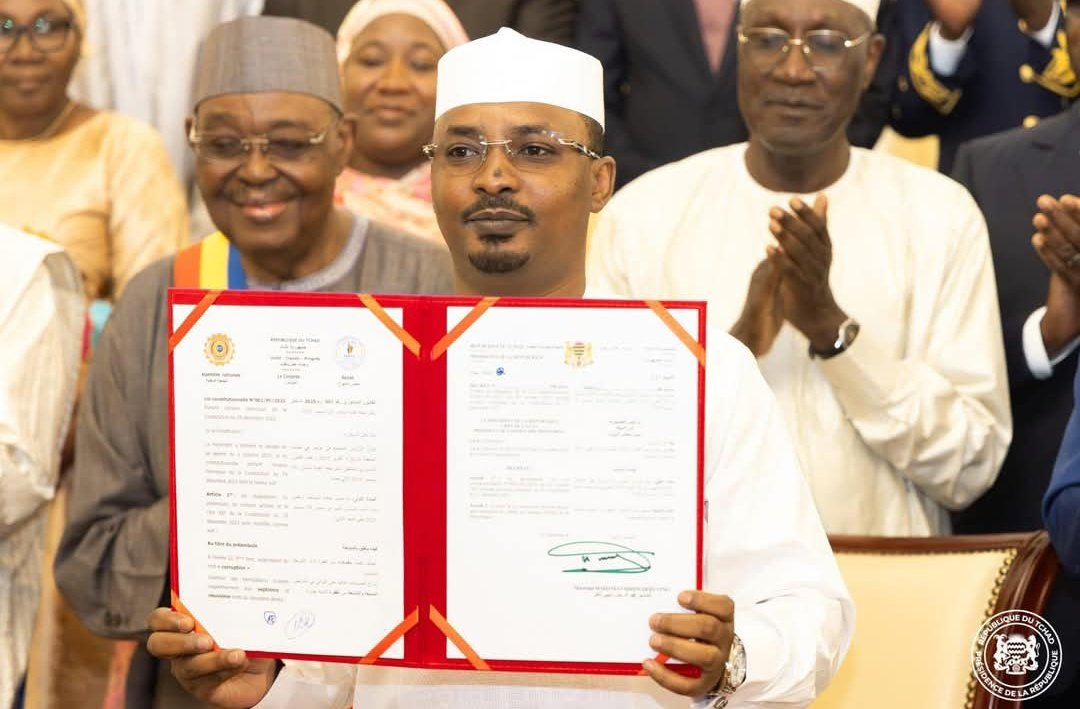 #Tchad | La Constitution est truquée pour garder Kaka au pouvoir pour toujours et passer le contrôle à son fils. C’est une insulte au peuple ! On doit se révolter ! Rester sans rien faire, c’est accepter d’être esclaves dans notre propre pays. Agissons maintenant !
