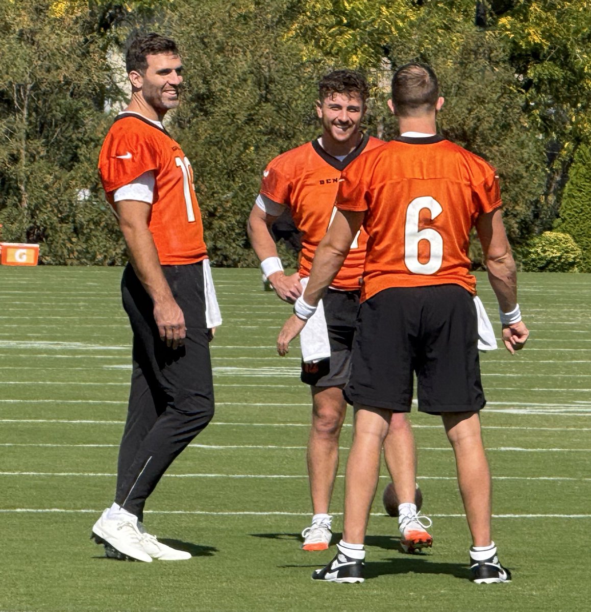 CalebNoeTV's tweet image. 📸 QBs before practice:

Joe Flacco, Jake Browning, Sean Clifford 

#Bengals