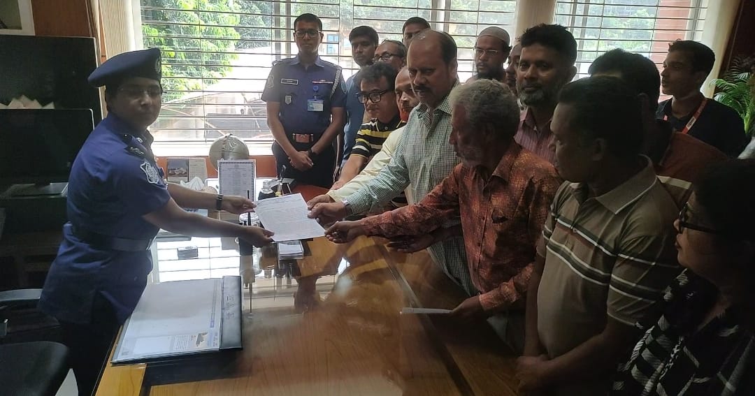 শার্শা থানার ওসিকে প্রত্যাহারের দাবিতে এসপিকে যশোর জেলা সাংবাদিক ইউনিয়নের স্মারকলিপি