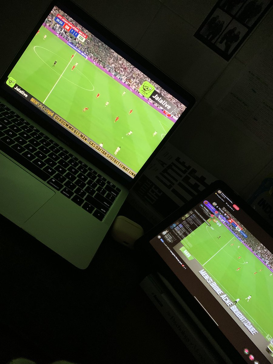 FaikatulK's tweet photo. berakhir dg 2 device ☺️ 

#TimnasIndonesia #indonesiavsarabsaudi https://t.co/Hs9BKn93HF