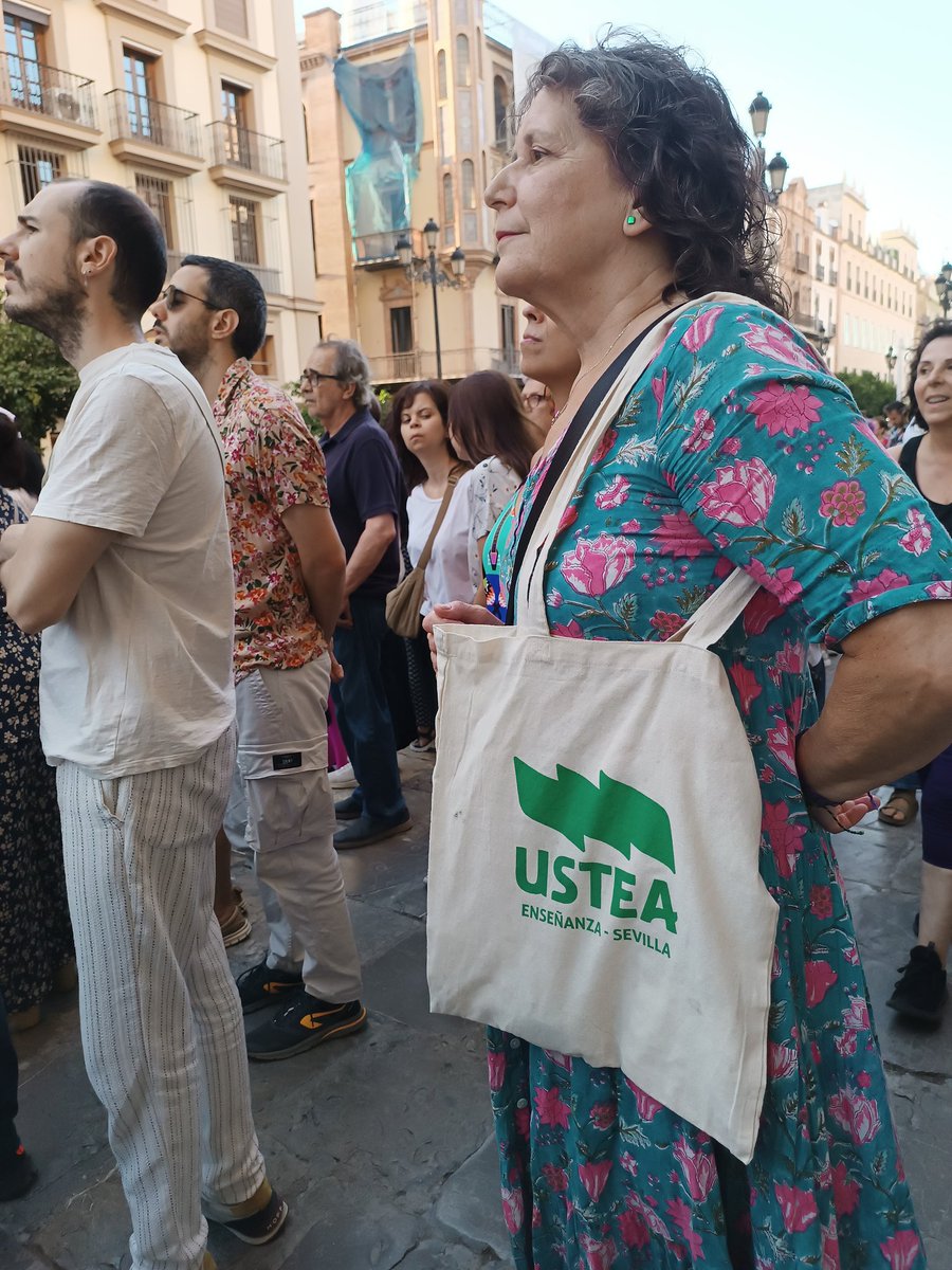 ❌Pedimos la dimisión de la Consejera de Sanidad
❌No se juega con la vida de las mujeres andaluzas 

¡Dejad de privatizar los servicios públicos!