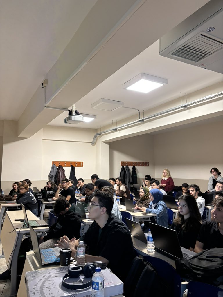 PaüSiber tweet media