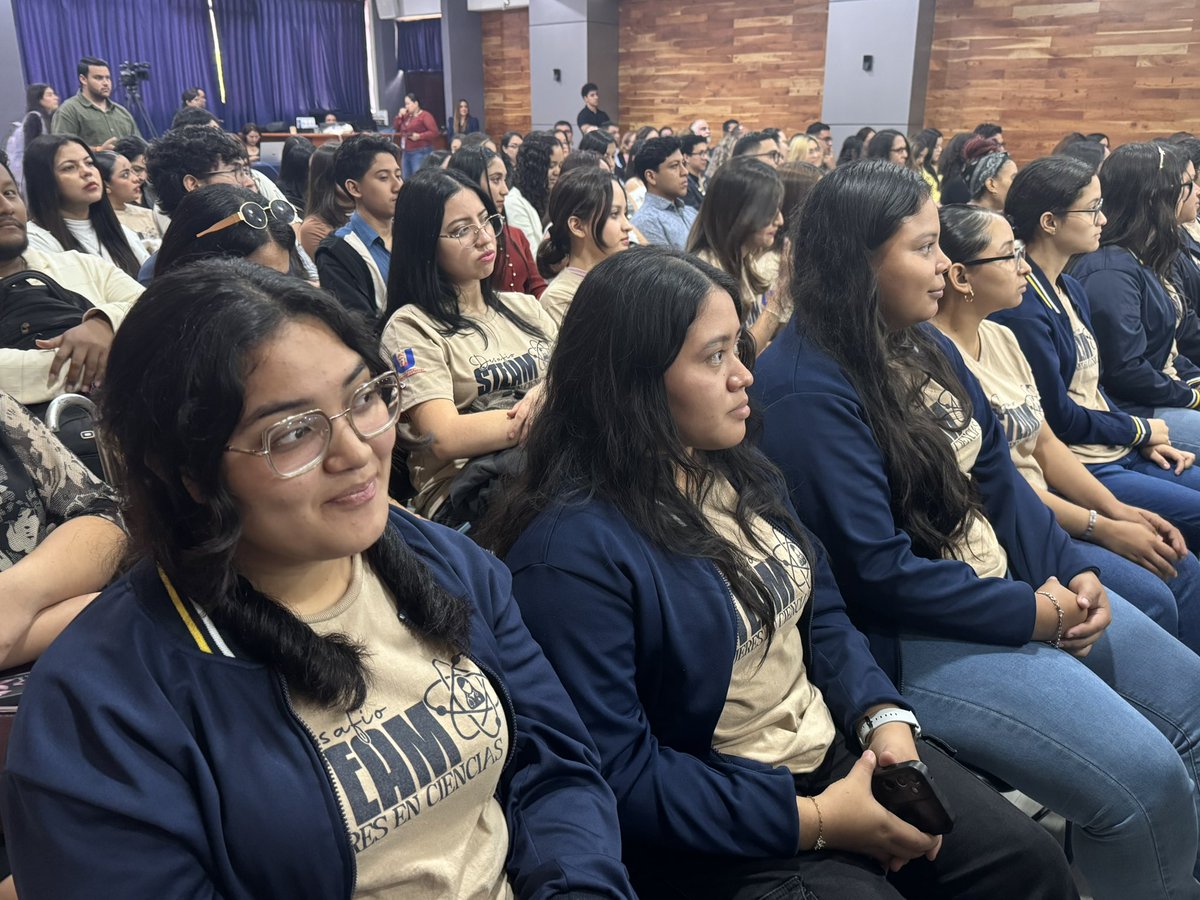 Christ_Aparicio's tweet photo. Relanzamos la campaña “SÚMATE A LA U, Edición Mujeres en Ciencias”

Hoy celebramos una nueva generación de talento femenino que asume el Desafío STEAM, con más de 200 jóvenes participando presencialmente y 2,500 conectadas virtualmente, decididas a transformar el futuro desde la Educación Superior.
Desde las aulas, laboratorios y talleres, estas jóvenes están dando el paso hacia carreras en ciencias, matemáticas, ingeniería, arquitectura, tecnología y arte.

Porque el futuro nos pertenece, y comienza con cada mujer que elige aprender, crear e innovar.

#SúmateALaU #MujeresEnCiencias #EducaciónSuperior #STEAM #ElFuturoNosPertenece #EducaciónTransformadora
