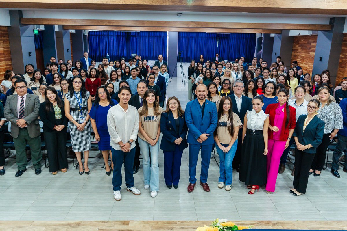 Christ_Aparicio's tweet photo. Relanzamos la campaña “SÚMATE A LA U, Edición Mujeres en Ciencias”

Hoy celebramos una nueva generación de talento femenino que asume el Desafío STEAM, con más de 200 jóvenes participando presencialmente y 2,500 conectadas virtualmente, decididas a transformar el futuro desde la Educación Superior.
Desde las aulas, laboratorios y talleres, estas jóvenes están dando el paso hacia carreras en ciencias, matemáticas, ingeniería, arquitectura, tecnología y arte.

Porque el futuro nos pertenece, y comienza con cada mujer que elige aprender, crear e innovar.

#SúmateALaU #MujeresEnCiencias #EducaciónSuperior #STEAM #ElFuturoNosPertenece #EducaciónTransformadora