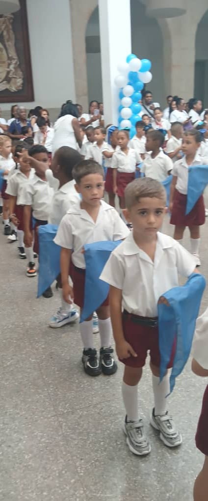 inmo_caribe's tweet photo. Un día como hoy, de la mano de la historia, nuestros hijos visten un nuevo símbolo de amor y compromiso.
¡Feliz día, pequeños pioneros! https://t.co/MC1QtcF35E