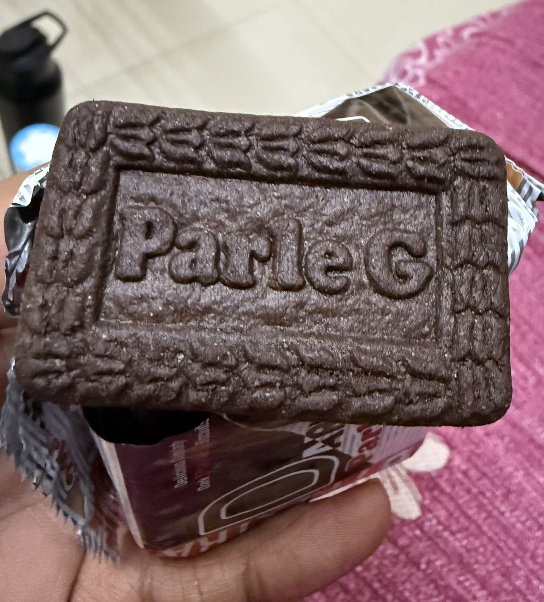 JatinTweets_'s tweet image. This Oreofication of Parle G is needs to be studied 🥴