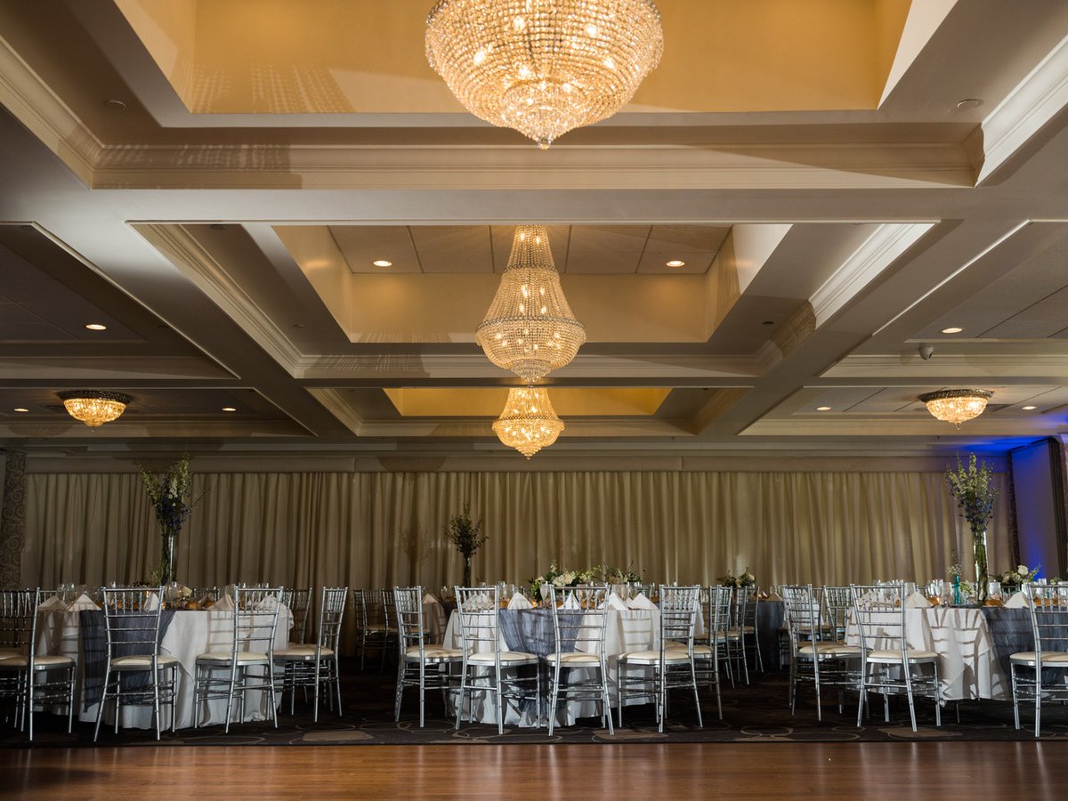 SpringfieldCC1's tweet image. Timeless elegance, and space to dance the night away. ✨ Our Golfview Ballroom makes every event unforgettable.
📸: Ashlee Mintz Photography
Schedule a walkthrough today and see why couples love it here: springfieldcc.net/weddings/