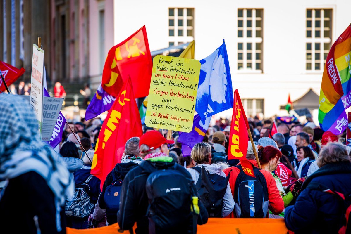 BerlinRebell's tweet photo. Letzten Samstag beteiligten wir uns an der großen Friedensdemonstration, um gegen die imperialistischen Kriege in Gaza und in der Ukraine zu protestieren. Mach mit in der Gaza-Arbeitsgruppe des REBELL am 15. Oktober um 17Uhr im Treff International, Reuterstr. 15, Berlin-Neukölln. https://t.co/rV3iBiQuFF