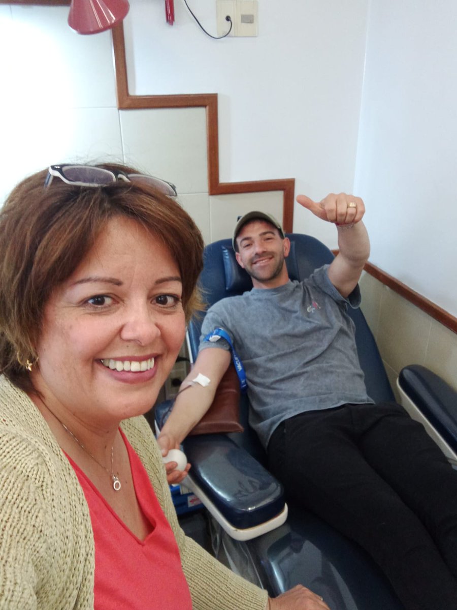 La sonrisa de nuestra compañera Belki no podía quedar fuera del momento cuando Braulio donó ❤️
¡Gracias, Braulio, por permitirnos disfrutar de esa sonrisa…😉  y, por supuesto, por tu gran gesto solidario! 🙌🩸