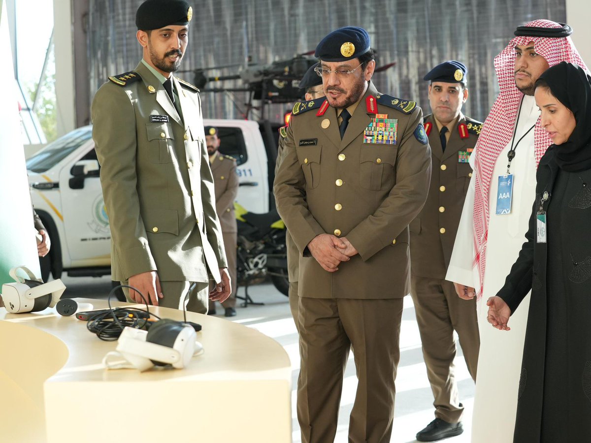 AnnaharNews2022's tweet image. مدير عام #الدفاع_المدني يزور #معرض_الصقور_والصيد_السعودي_الدولي 2025.
#صحيفة_النهار_السعودية
@SaudiDCD