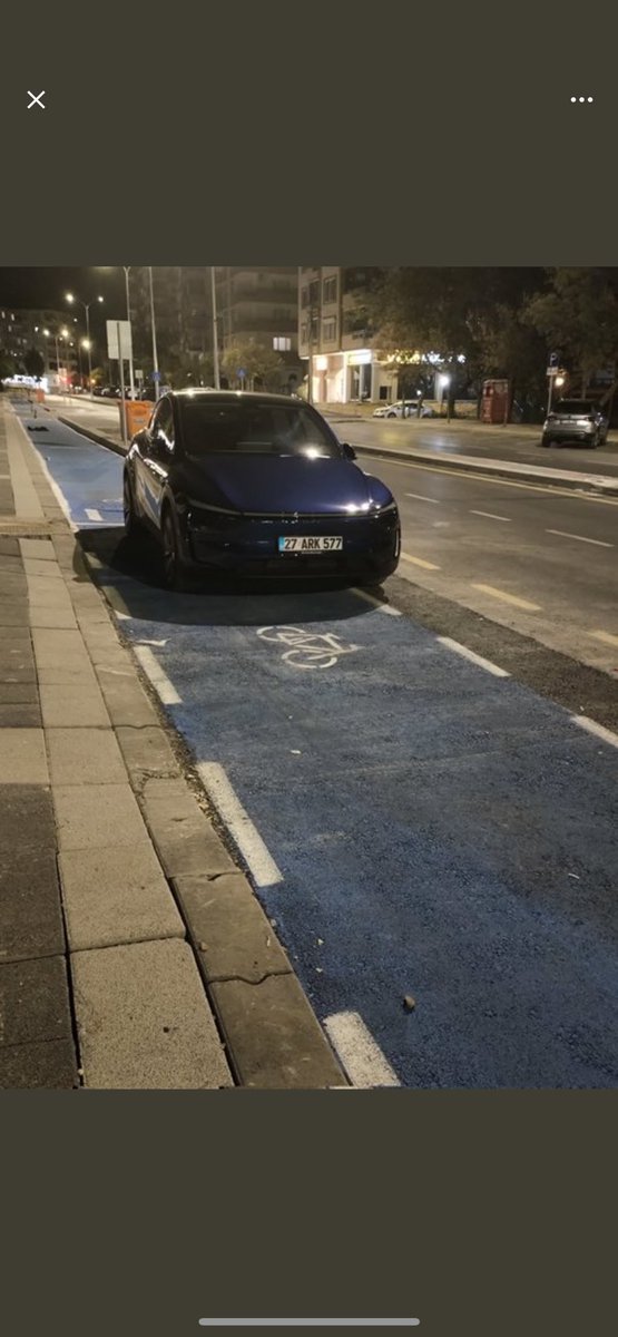 GundemiAntep27's tweet photo. Pancarlı Mahallesi Cemil Alevli Caddesi üzerindeki bisiklet yoluna istisnasız her akşam bu şekilde park ediyor. https://t.co/WsKTz0am8Q