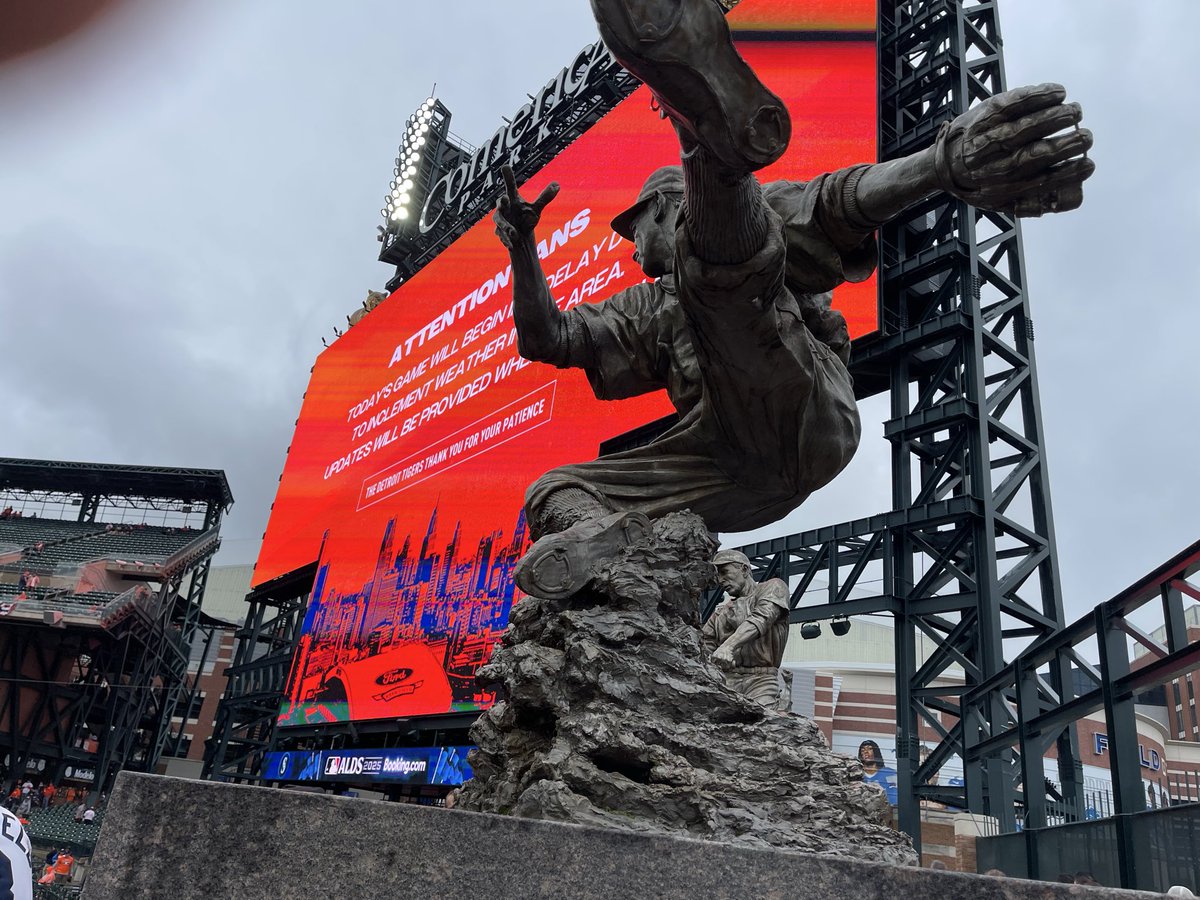 JWonCATCHING's tweet image. Great statuary in CF above the visitors pen in Comerica Park in Detroit.