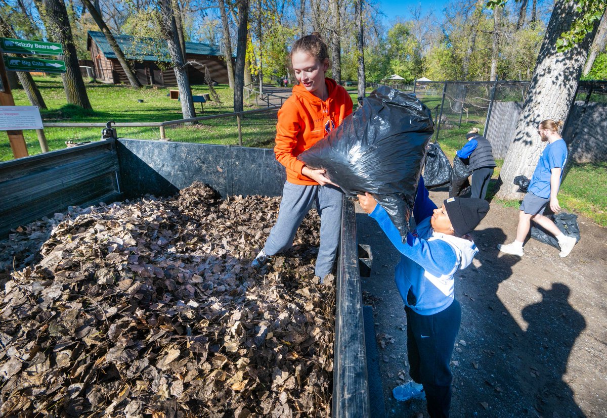 Morning well spent! 💙🧡

Marauders kicked off #DayofService serving across the community — from parks to yards to the zoo.

Grateful for everyone who’s making a difference today! 👏 #LifeatMary