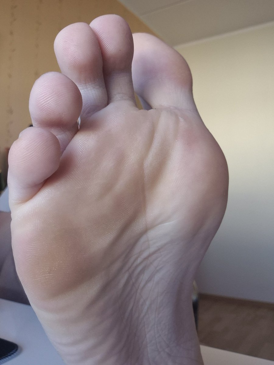 MaxShowsFeet's tweet photo. Wrinkled softy 😝

#boyfeet #boysoles #menfeet #mensoles #toes #boytoes #mentoes #feetworshi̇p #feetfetısh #feetِ #Feet #feetjob #wiggle #wiggletoes #toewiggle #soles https://t.co/U7waUxlMNK
