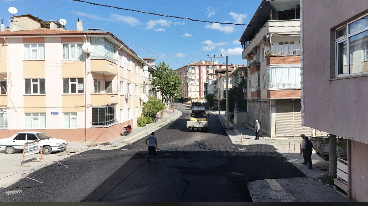 vezirkopru55tr's tweet photo. #Vezirköprü ilçe merkezinde bozulan ve deforme olmuş olan yollar #belediye ekiplerince sıcak #asvalt çalışmaları yapılarak yenilendi. Emeği geçenlere teşekkür ediyoruz. https://t.co/75bKghcZ2f