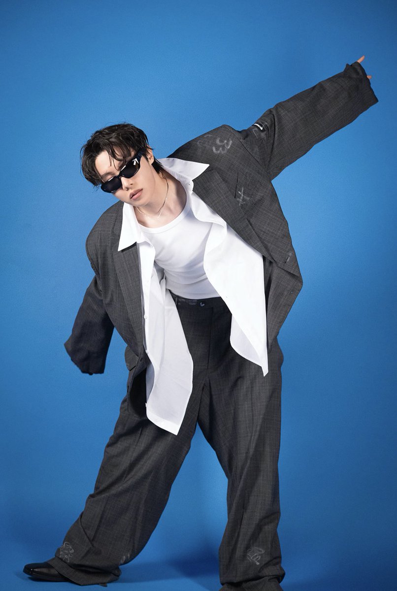 this mona lisa era photoshoot was so peak